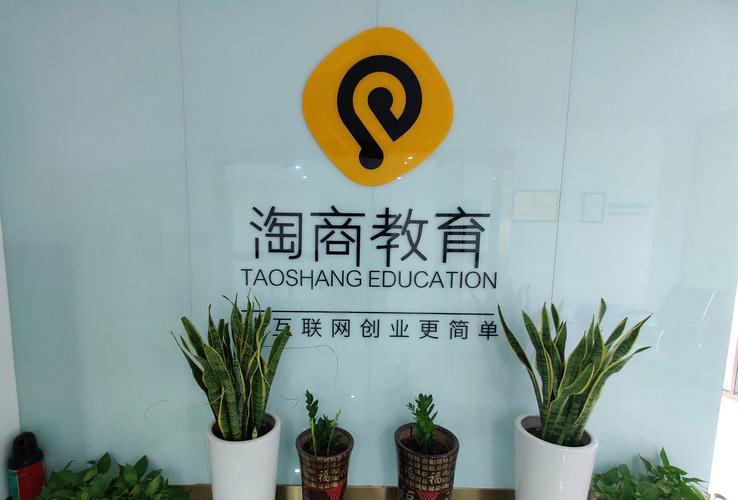 彭佳祥,公司经营范围包括:教育咨询;商务信息咨询;会议
